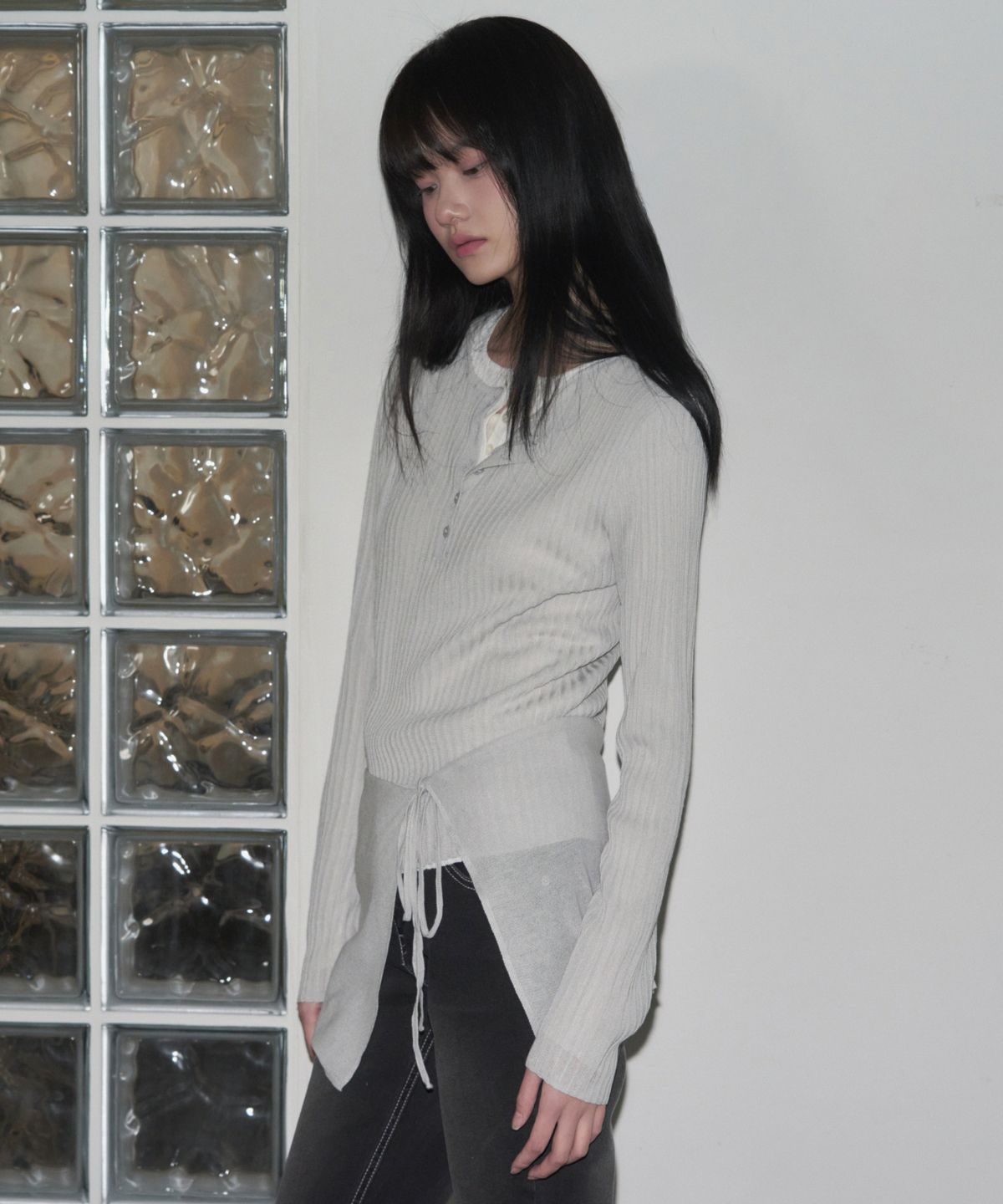 레더리(LEATHERY) 헨리넥 레이어드 세트 린넨 니트 탑 [LIGHT GREY]