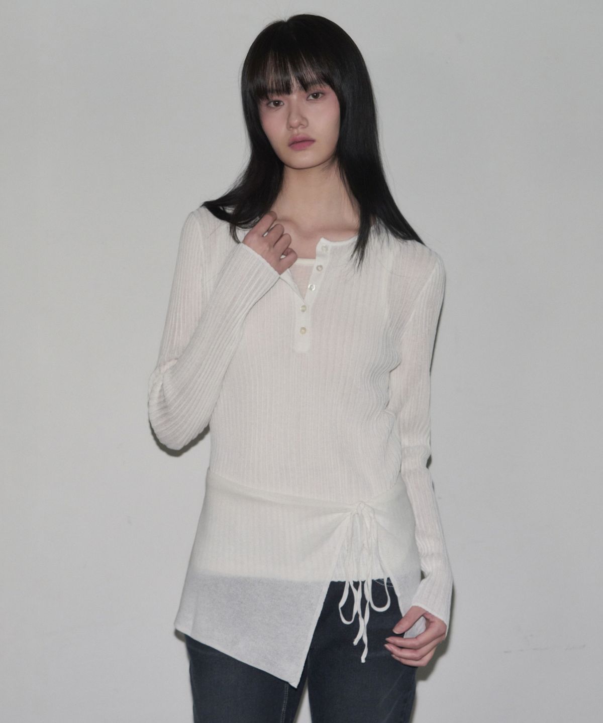 레더리(LEATHERY) 헨리넥 레이어드 세트 린넨 니트 탑 [LIGHT GREY]