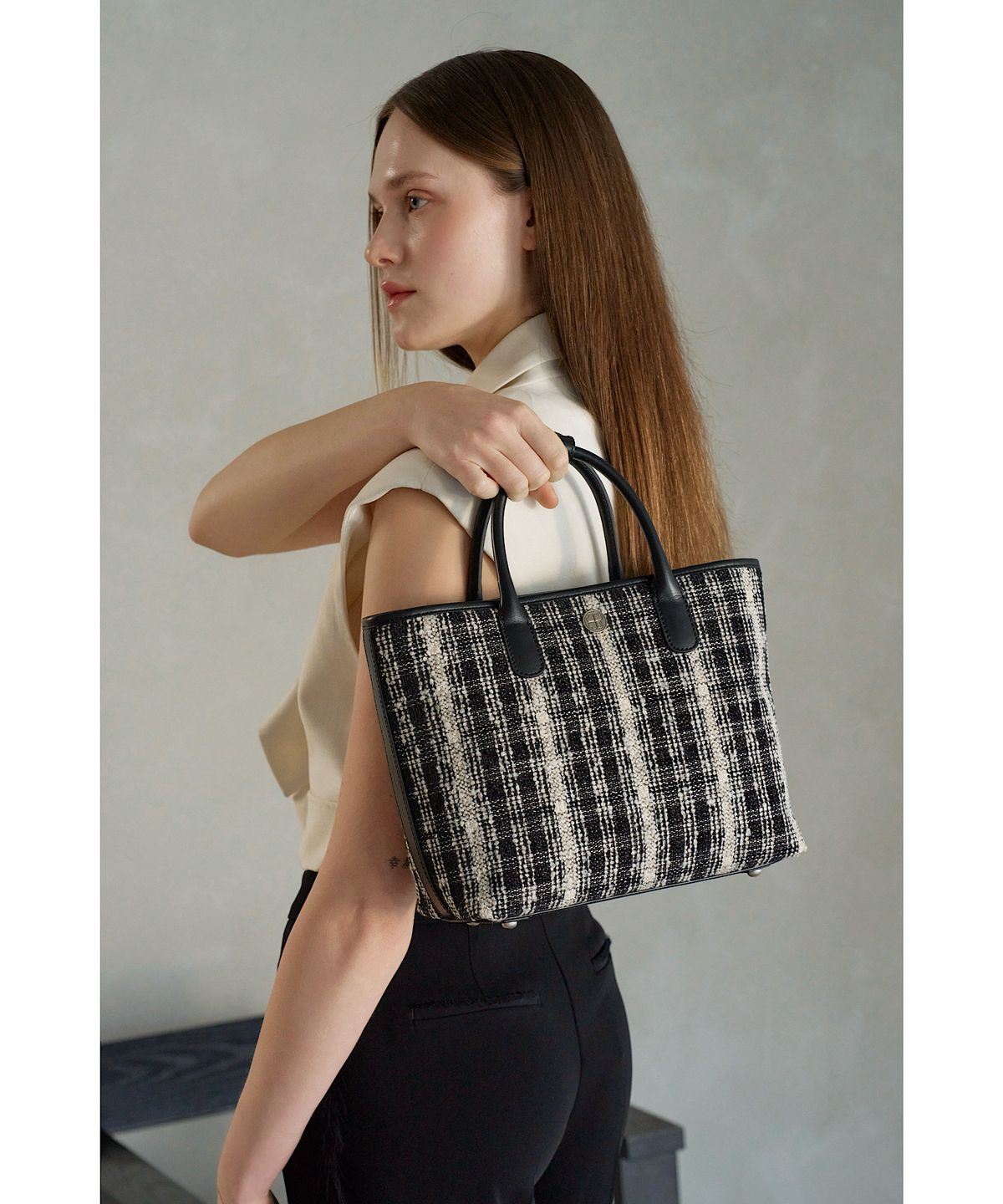 비마이사이드(BMYSIDE) 레지나 토트백 Regina Tote Bag (Black)