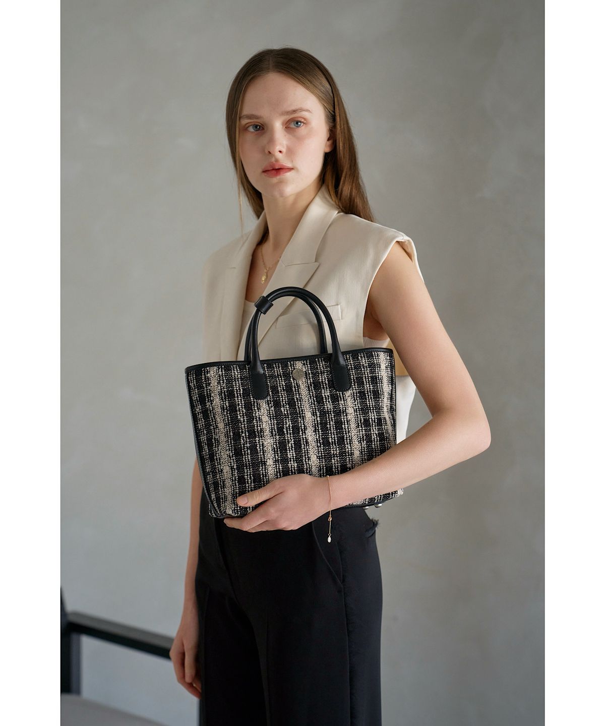 비마이사이드(BMYSIDE) 레지나 토트백 Regina Tote Bag (Black)