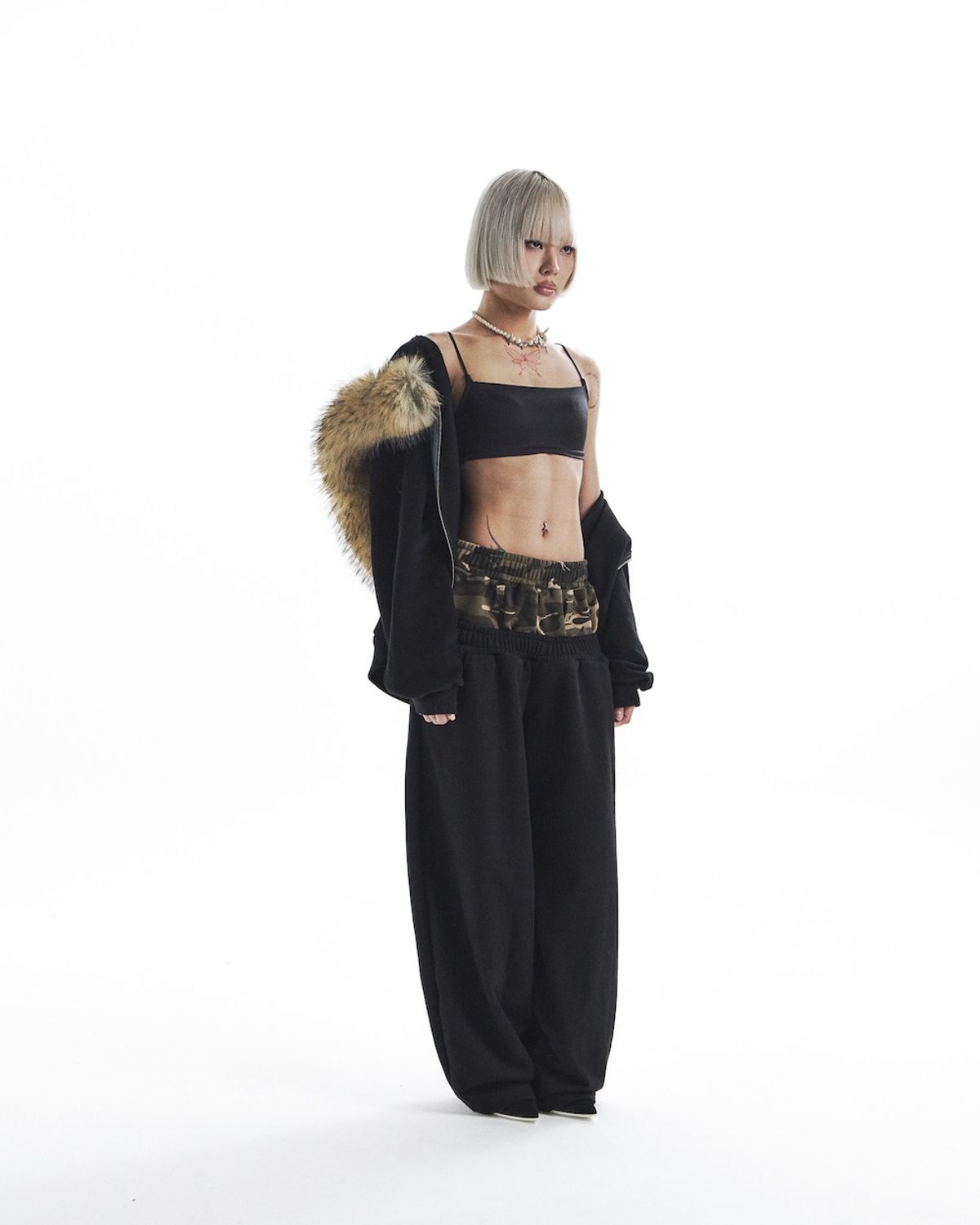 카이야(KAIYA) sheena camo layered pants - black