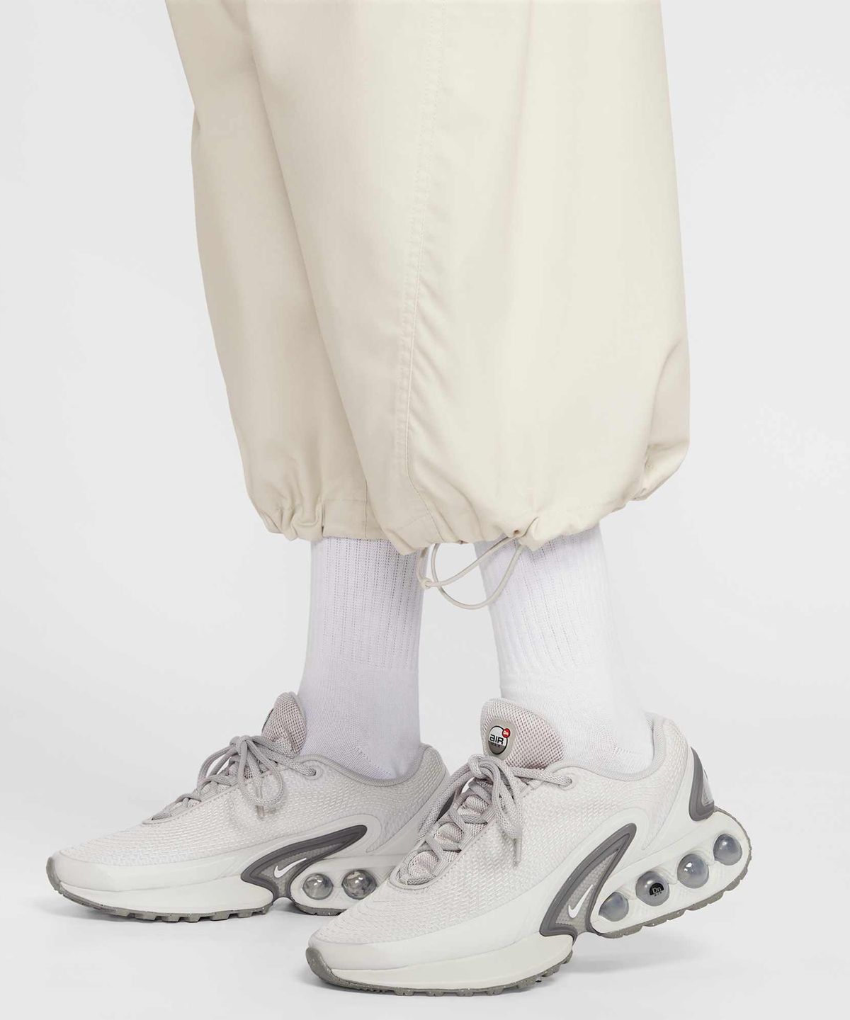 나이키(NIKE) 스포츠웨어 오버사이즈 미드라이즈 우븐 팬츠 W - 라이트 본:헤더:라이트 본 / IF5454-072