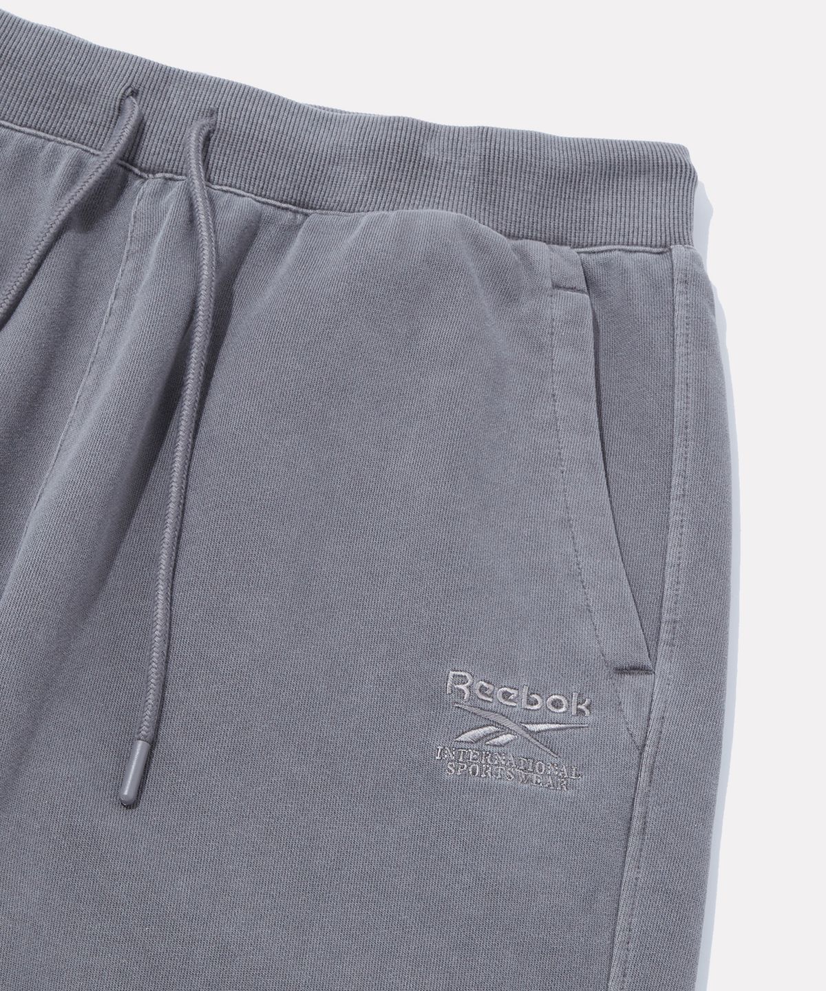 리복(REEBOK) 가먼트다잉 와이드 스트레이트 팬츠 - 애쉬 그레이