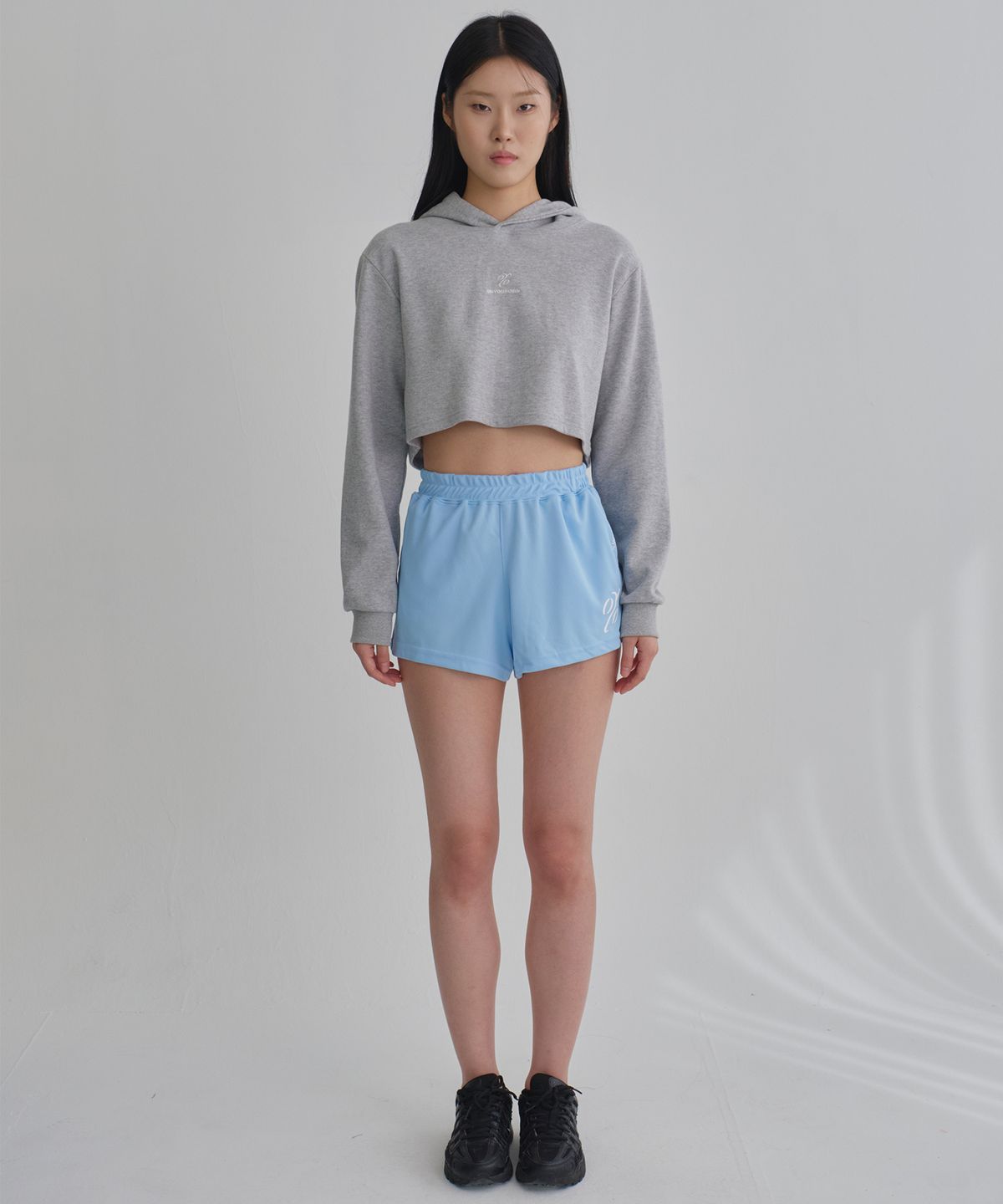 온유어오운(ONYOUROWN) LOGO CROP HOODIE (GREY)