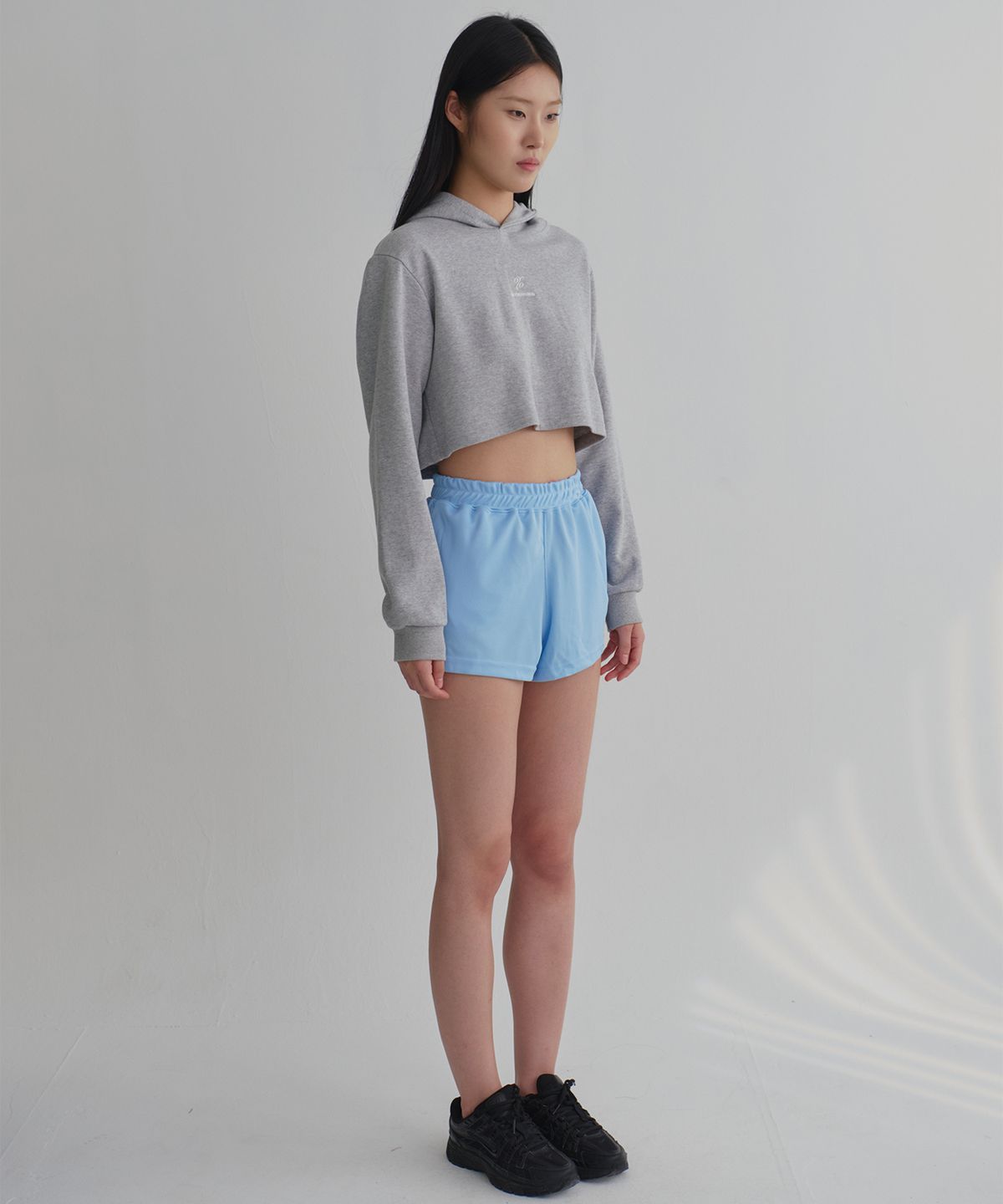 온유어오운(ONYOUROWN) LOGO CROP HOODIE (GREY)