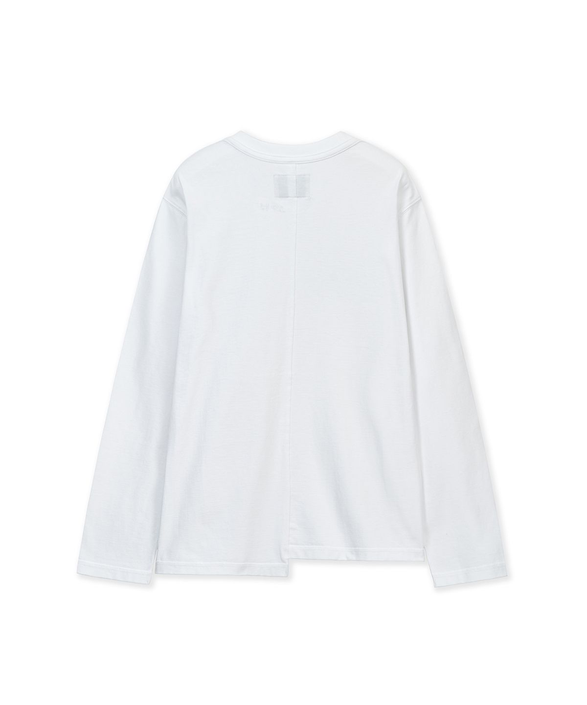 마뗑킴(MATIN KIM) ASYMMETRIC LOGO TOP IN WHITE
