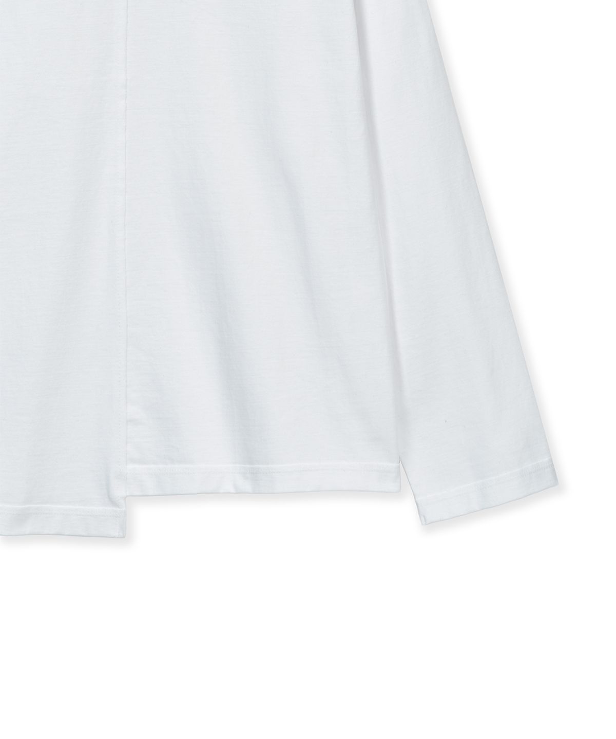 마뗑킴(MATIN KIM) ASYMMETRIC LOGO TOP IN WHITE