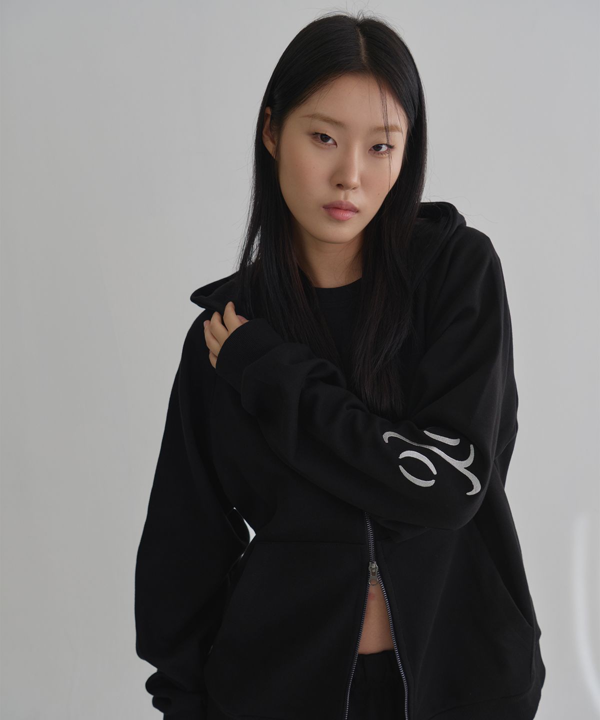 온유어오운(ONYOUROWN) LOGO FULL ZIP HOODIE (BLACK)