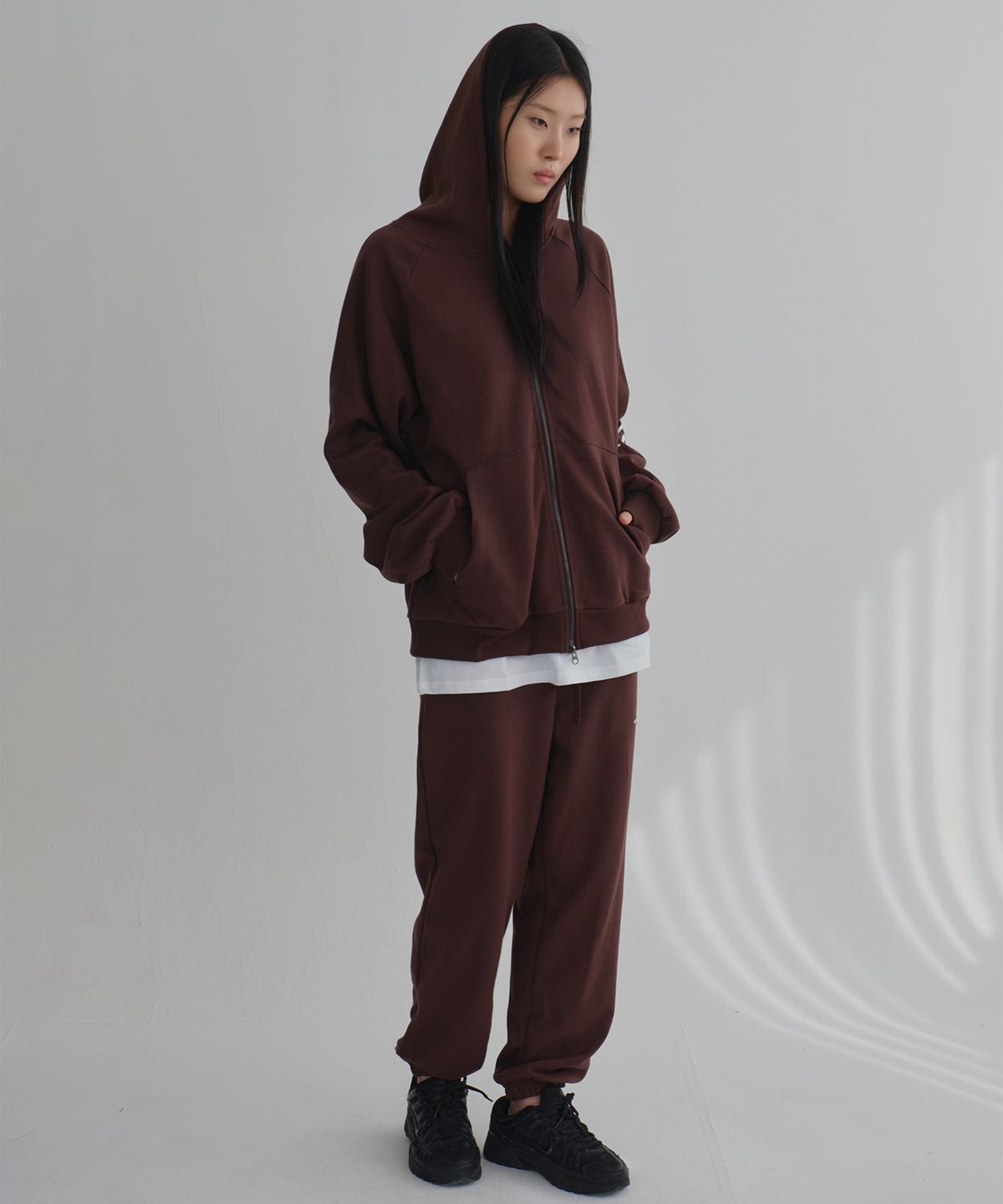 온유어오운(ONYOUROWN) LOGO FULL ZIP HOODIE (BROWN)