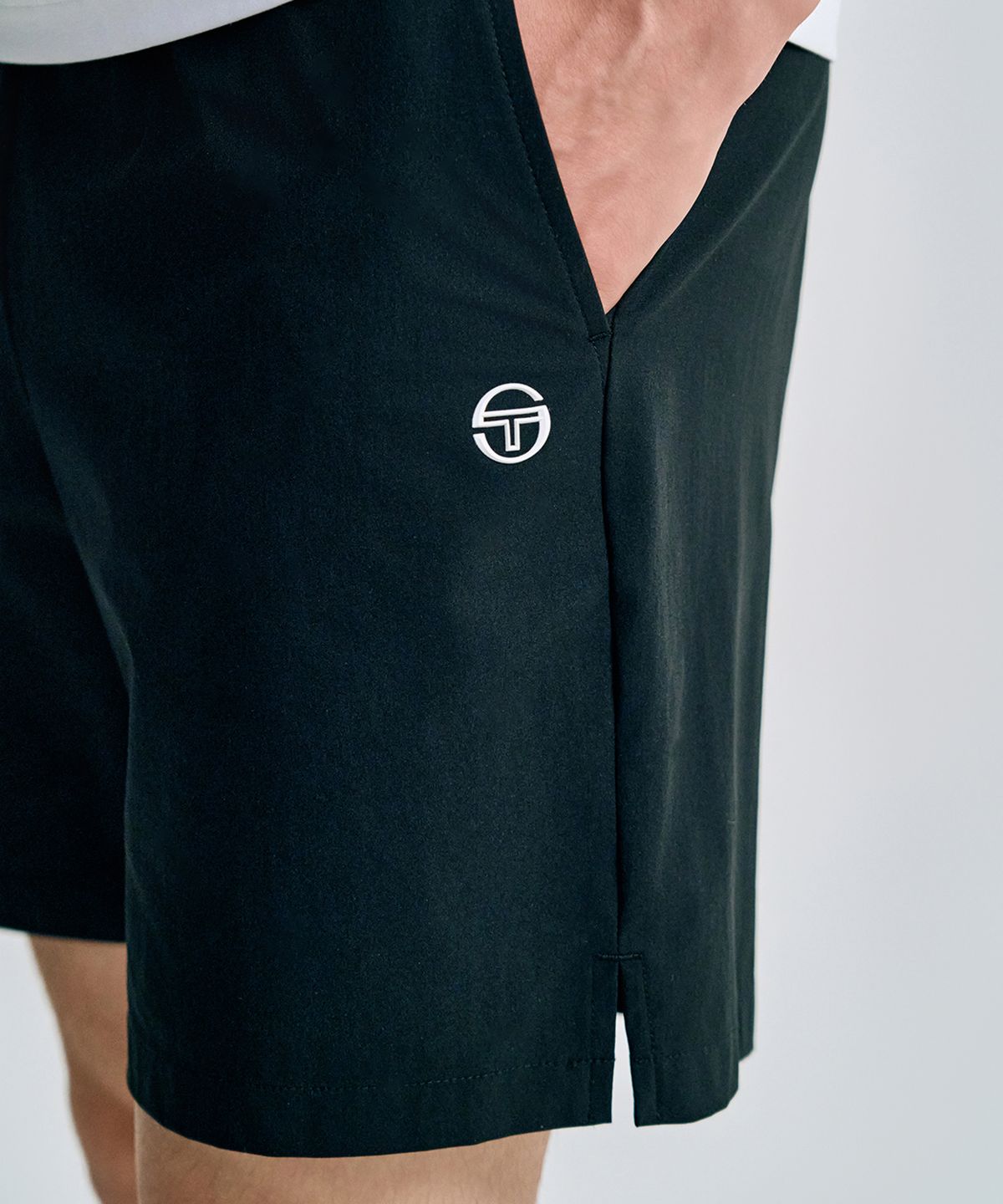세르지오 타키니(SERGIO TACCHINI) M 에센셜 7인치 쇼츠 (Black)