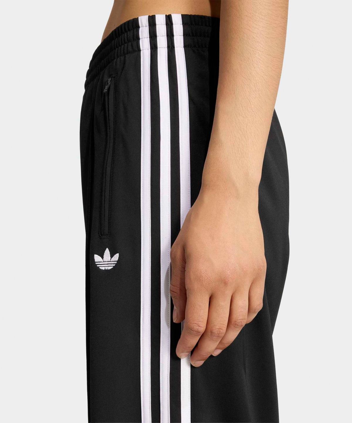 아디다스(ADIDAS) 파이어버드 루즈 트랙 팬츠 - 블랙:화이트 / KD7976