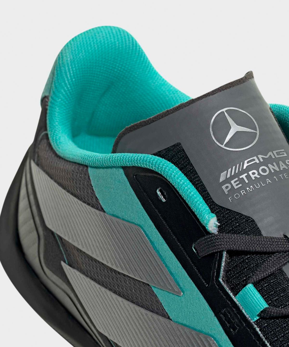 아디다스(ADIDAS) 메르세데스 AMG F1 페로자 - 블랙:실버 / KJ6175