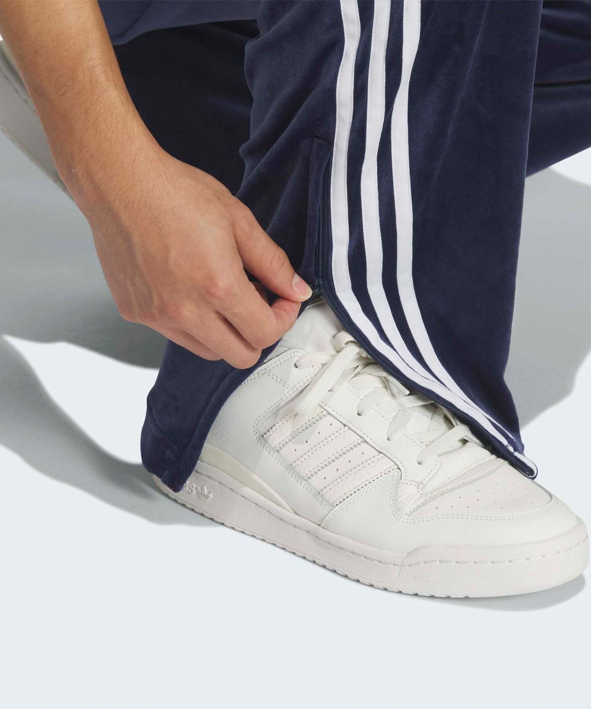 아디다스(ADIDAS) 파이어버드  벨루어 트랙 팬츠 - 나이트인디고 / KQ5482