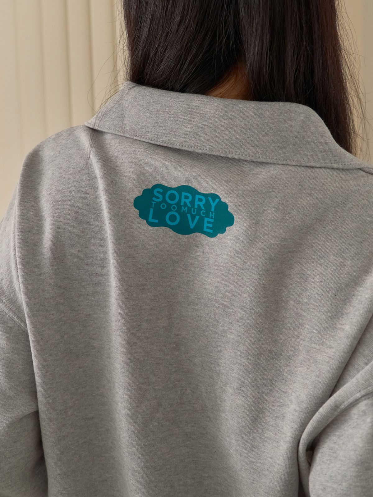 쏘리, 투 머치 러브(SORRY, TOO MUCH LOVE) Gentle Morning Collar Sweatshirt_Gray