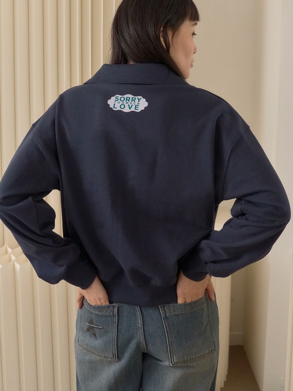 쏘리, 투 머치 러브(SORRY, TOO MUCH LOVE) Gentle Morning Collar Sweatshirt_Navy