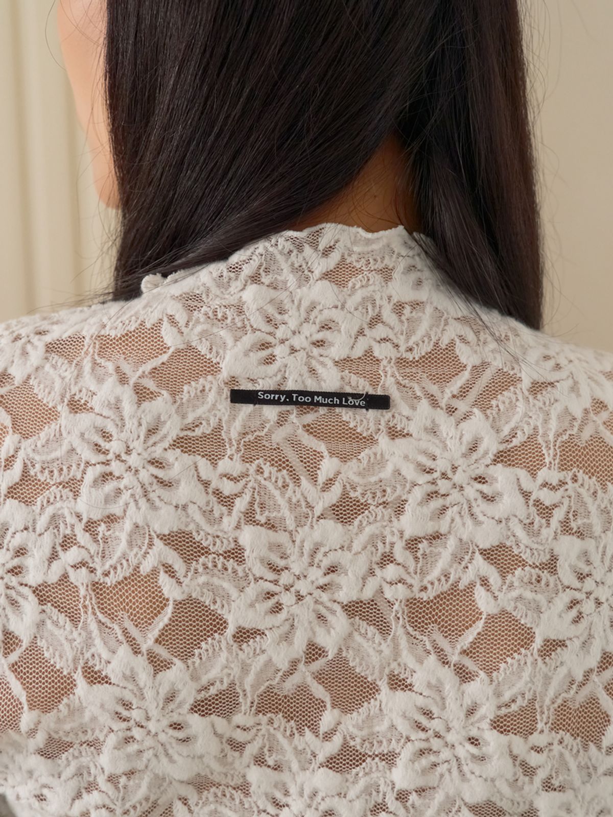 쏘리, 투 머치 러브(SORRY, TOO MUCH LOVE) Floral Lace High Neck Top_White