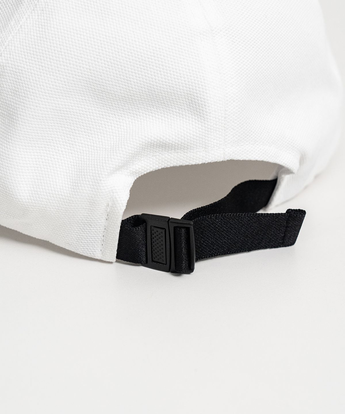 영(YOUNG) un cap (white)