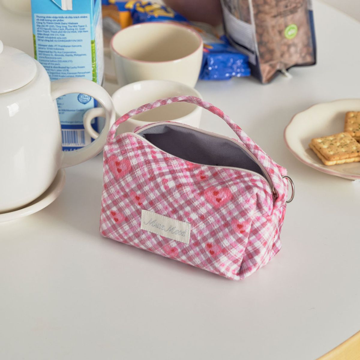 뮤즈무드(MUSEMOOD) heart check hand bag pouch (핸드파우치백)