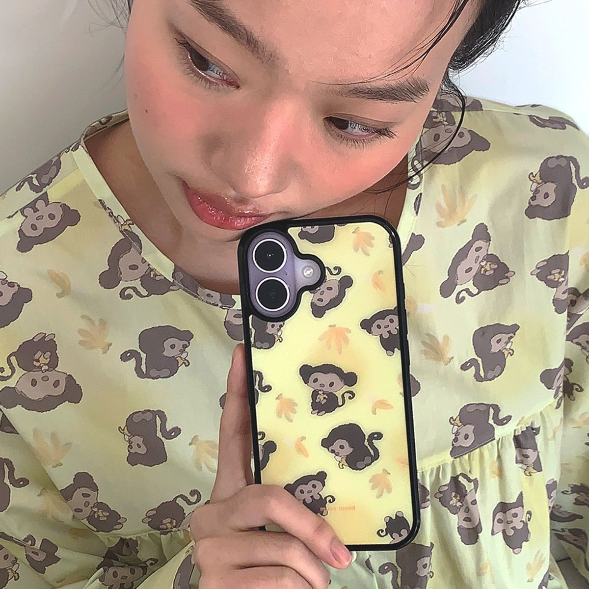 뮤즈무드(MUSEMOOD) banana hug (bumper) 휴대폰케이스