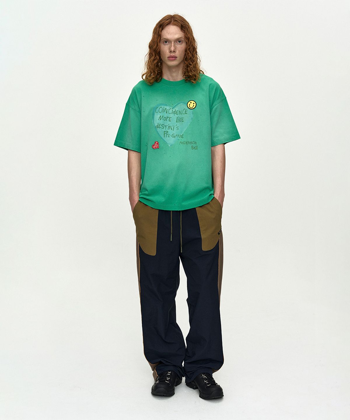 앤더슨벨(ADSB ANDERSSON BELL) (ESSENTIAL) UNISEX SPRAY WASHED HEART MESSAGE T-SHIRT atb1432u(GREEN)