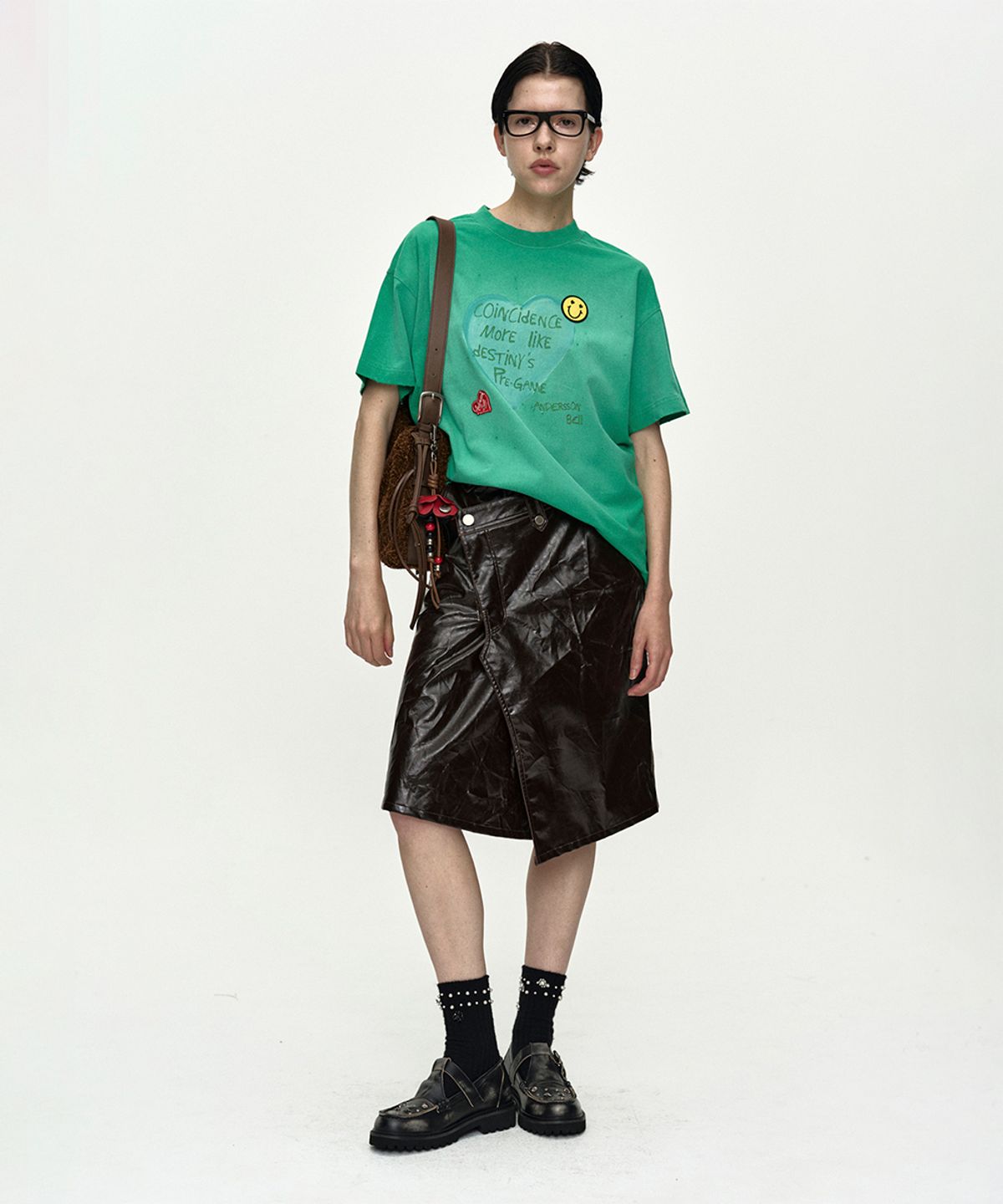 앤더슨벨(ADSB ANDERSSON BELL) (ESSENTIAL) UNISEX SPRAY WASHED HEART MESSAGE T-SHIRT atb1432u(GREEN)