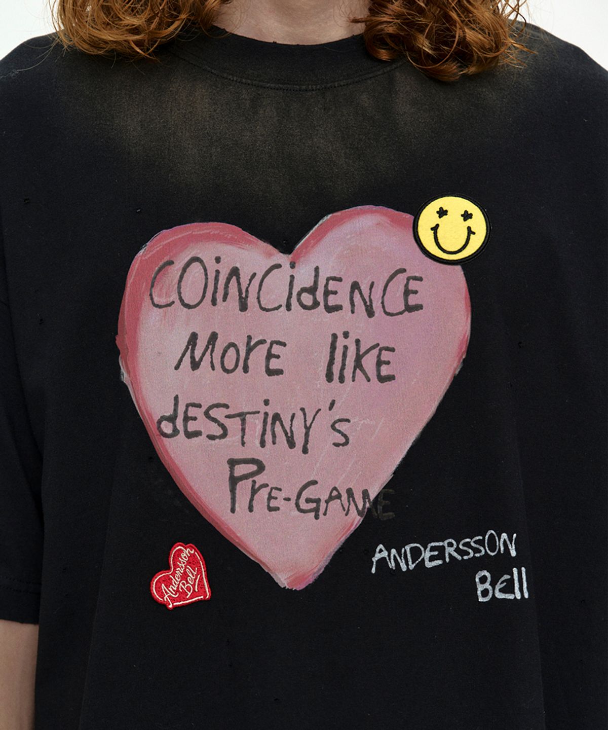 앤더슨벨(ADSB ANDERSSON BELL) (ESSENTIAL) UNISEX SPRAY WASHED HEART MESSAGE T-SHIRT atb1432u(BLACK)