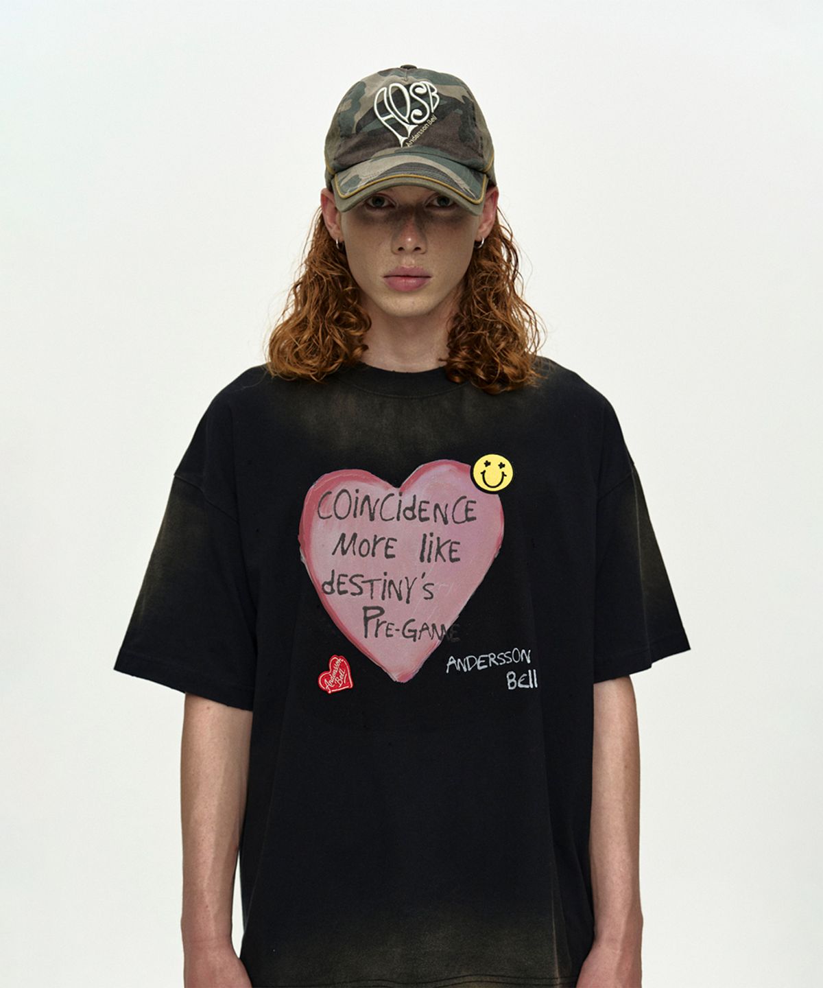 앤더슨벨(ADSB ANDERSSON BELL) (ESSENTIAL) UNISEX SPRAY WASHED HEART MESSAGE T-SHIRT atb1432u(BLACK)