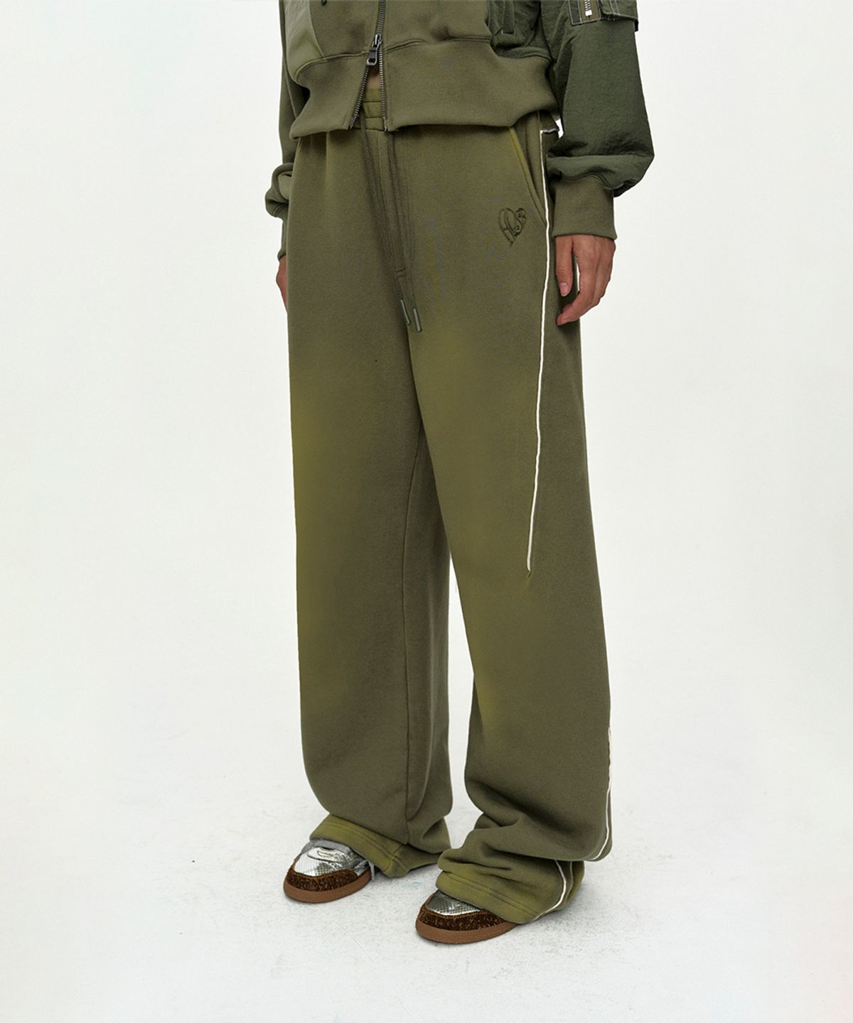 앤더슨벨(ADSB ANDERSSON BELL) UNISEX PIPING LINE DYED SWEAT PANTS apa875u(KHAKI)