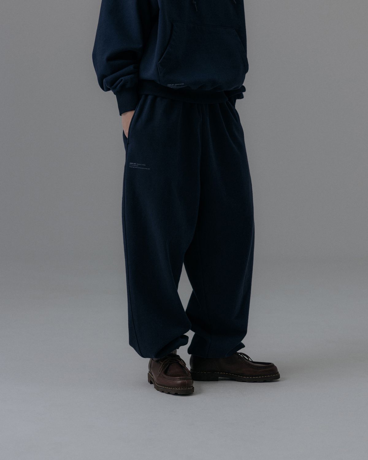 앵글런(ANGLAN) Heavyweight Classic Jogger Pants - Navy