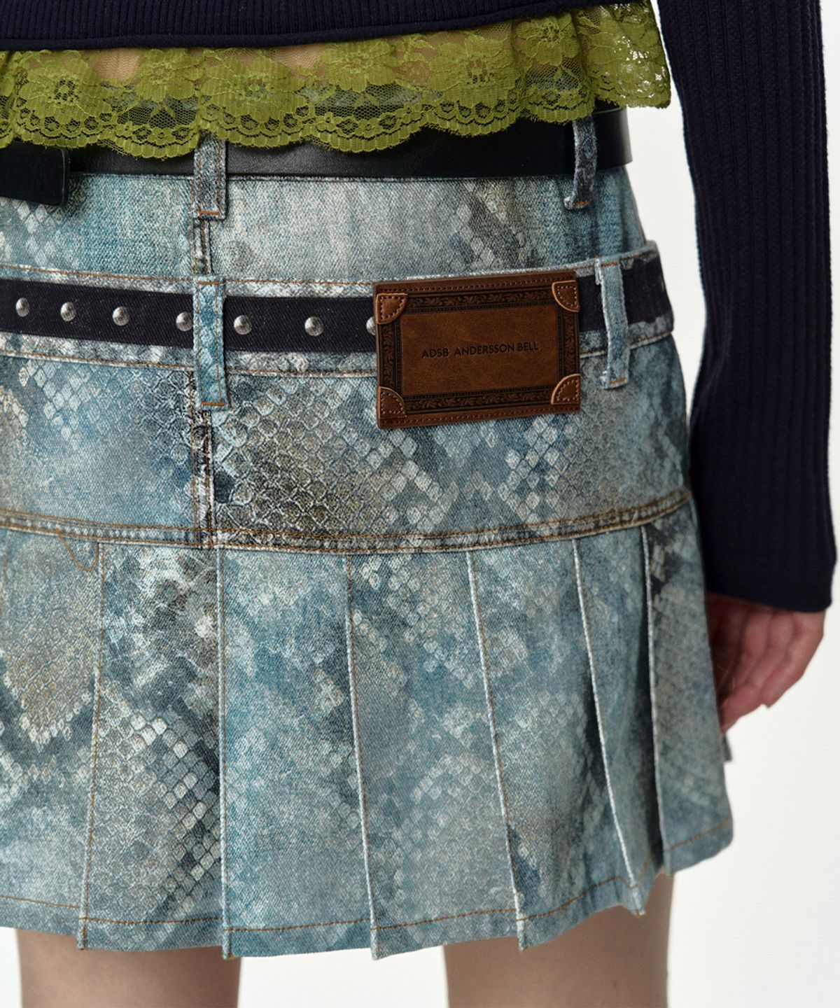 앤더슨벨(ADSB ANDERSSON BELL) PYTHON FADE DENIM PRINTED SKIRT apa883w(BLUE)