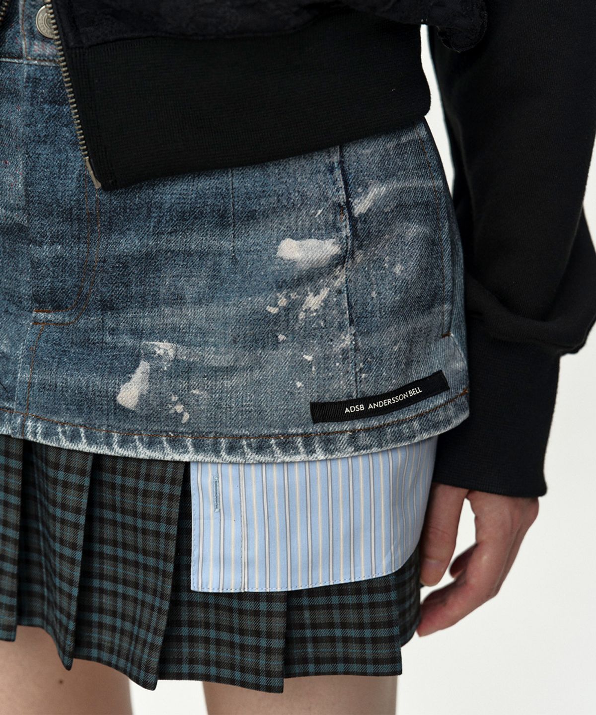 앤더슨벨(ADSB ANDERSSON BELL) PAINTED DENIM LAYERED MINI PLEATS SKIRT apa884w(BLUE)