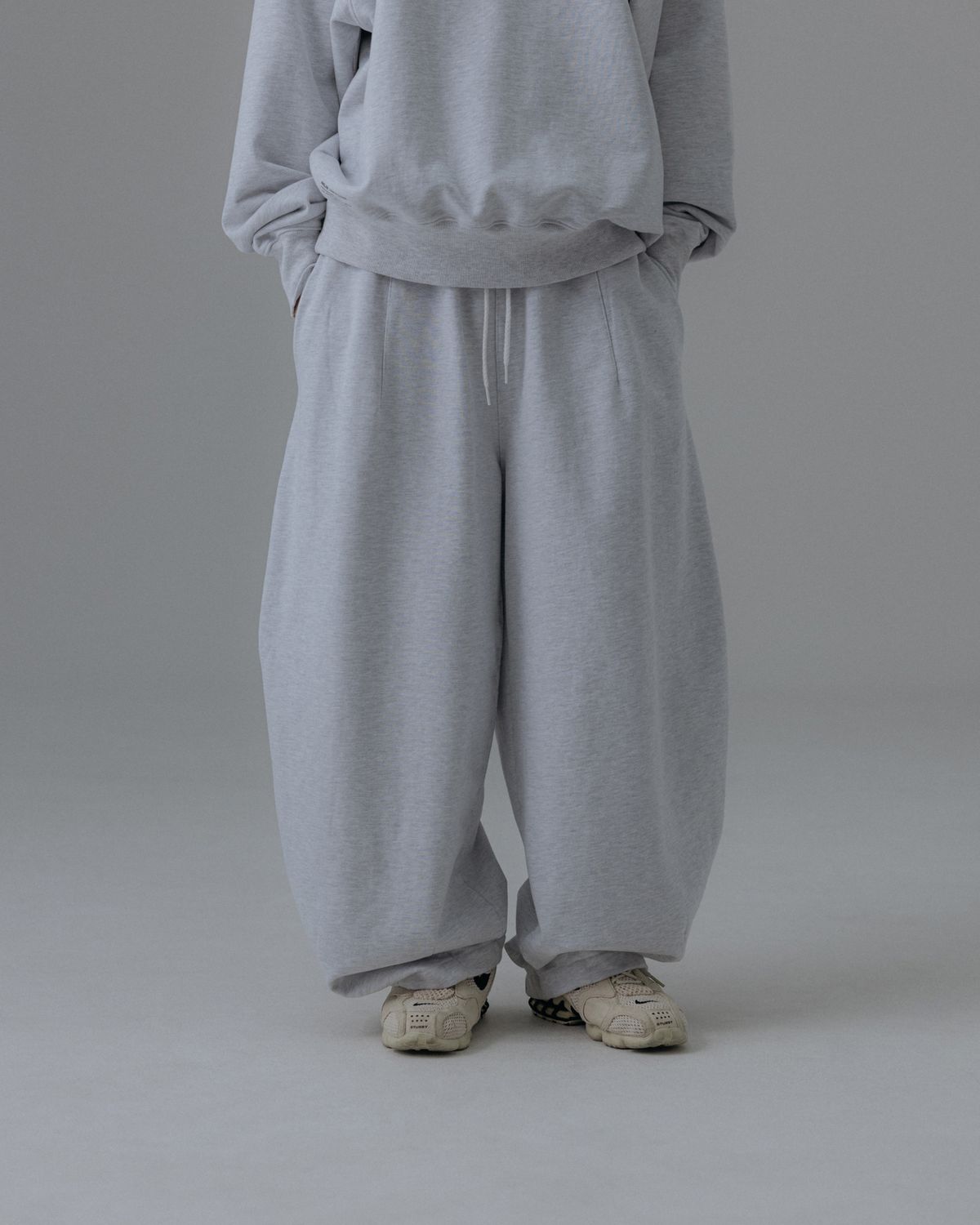앵글런(ANGLAN) Steady Sweat Balloon Pants - White Melange