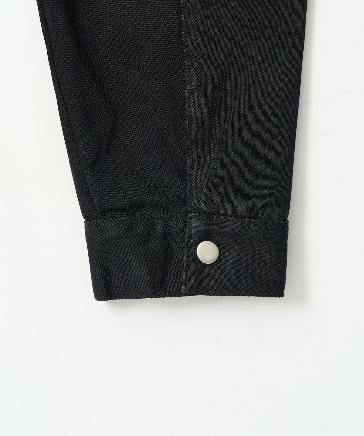 엑스컨테이너(EXCONTAINER) 크롭 필드 데님 자켓 (BLACK)