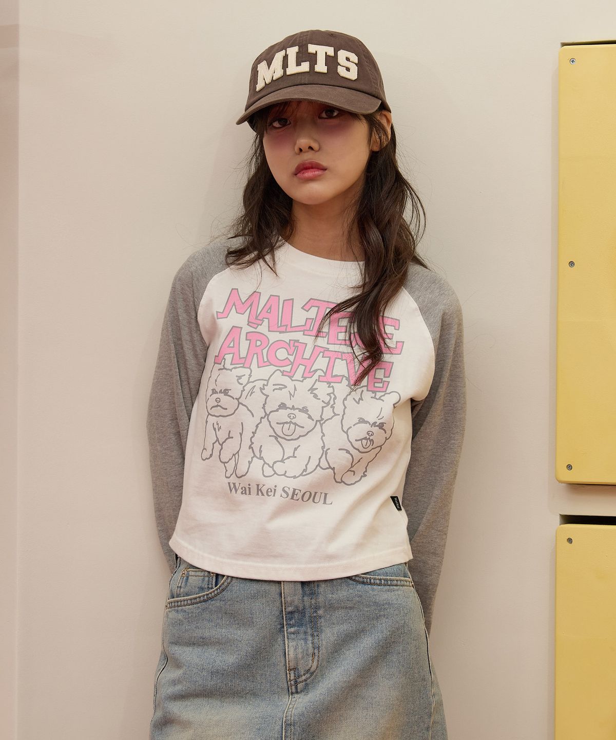 와이케이(WAIKEI) 말티즈 아카이브 라인 그래픽 래글런 롱슬리브 티셔츠 화이트