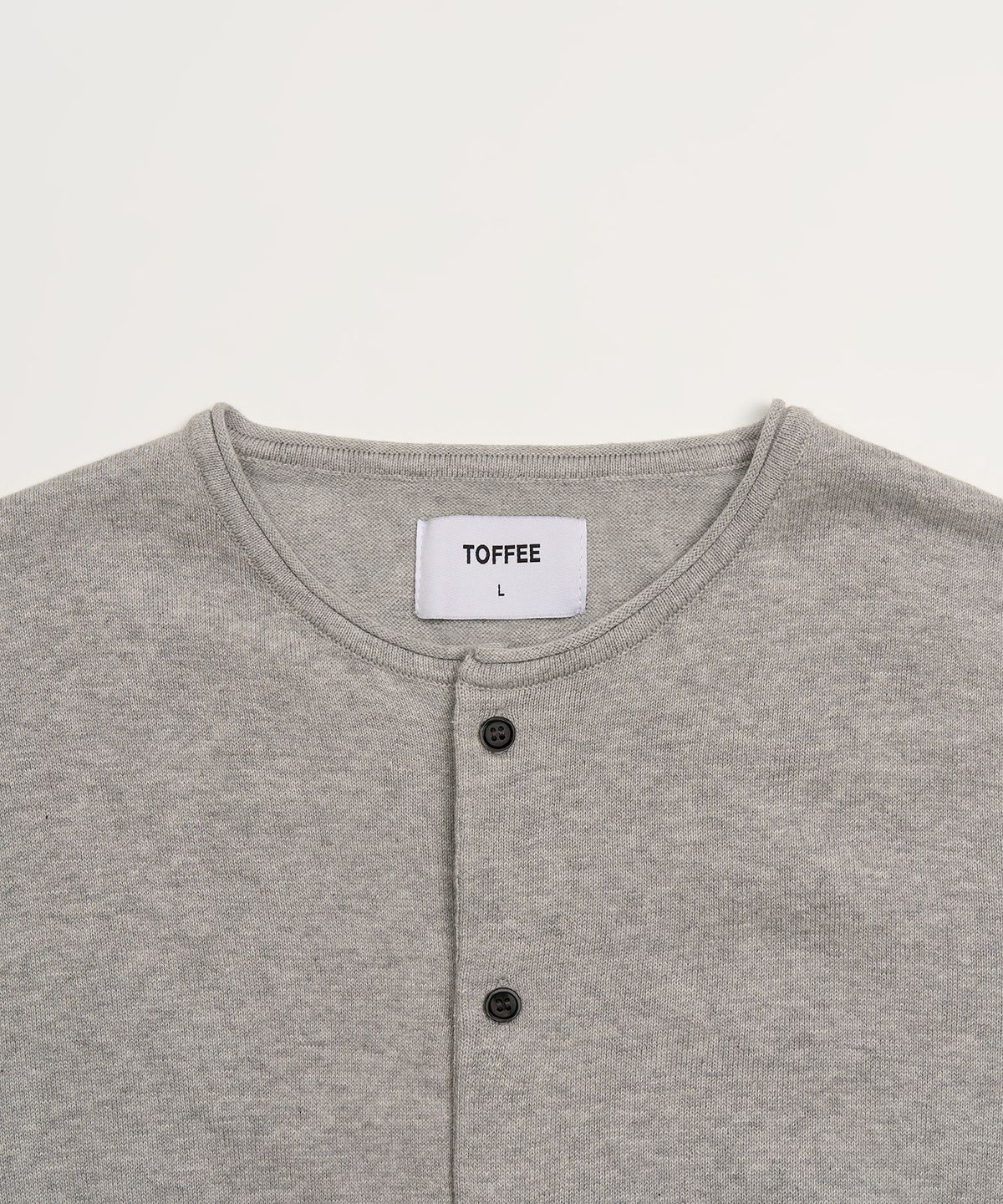 토피(TOFFEE) 컷오프 라운드넥 가디건 (GREY)