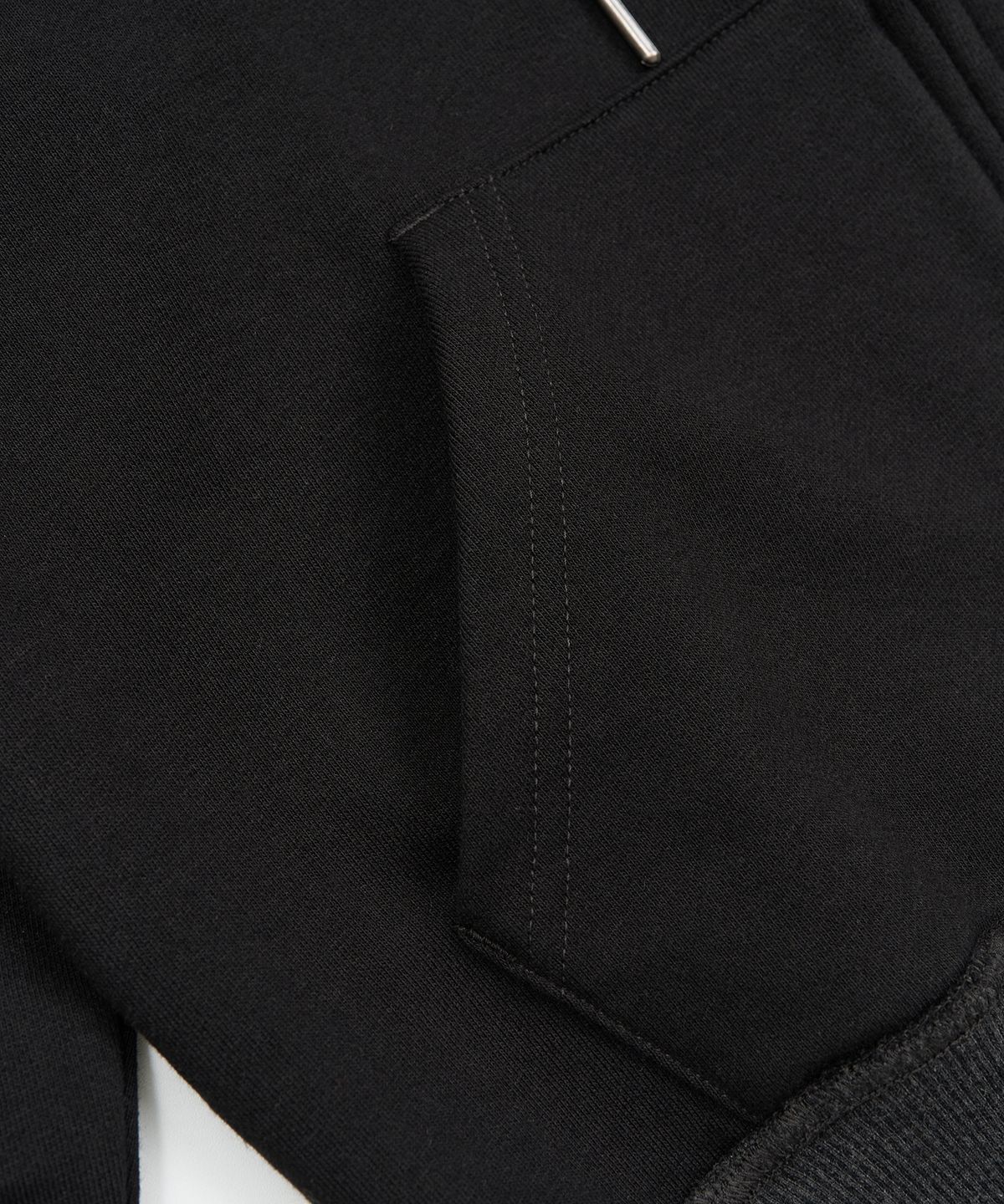 토피(TOFFEE) 세미 크롭 후드 집업 (BLACK)