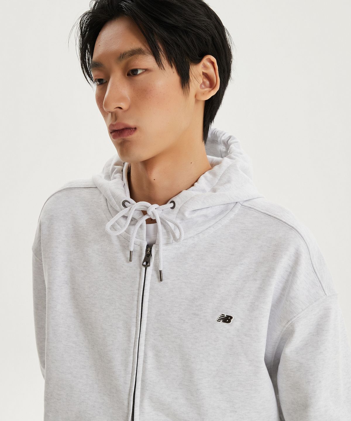 뉴발란스(NEW BALANCE) NBMDG11203 / UNI 에센셜 스몰로고 후드집업 (LIGHT GRAY)