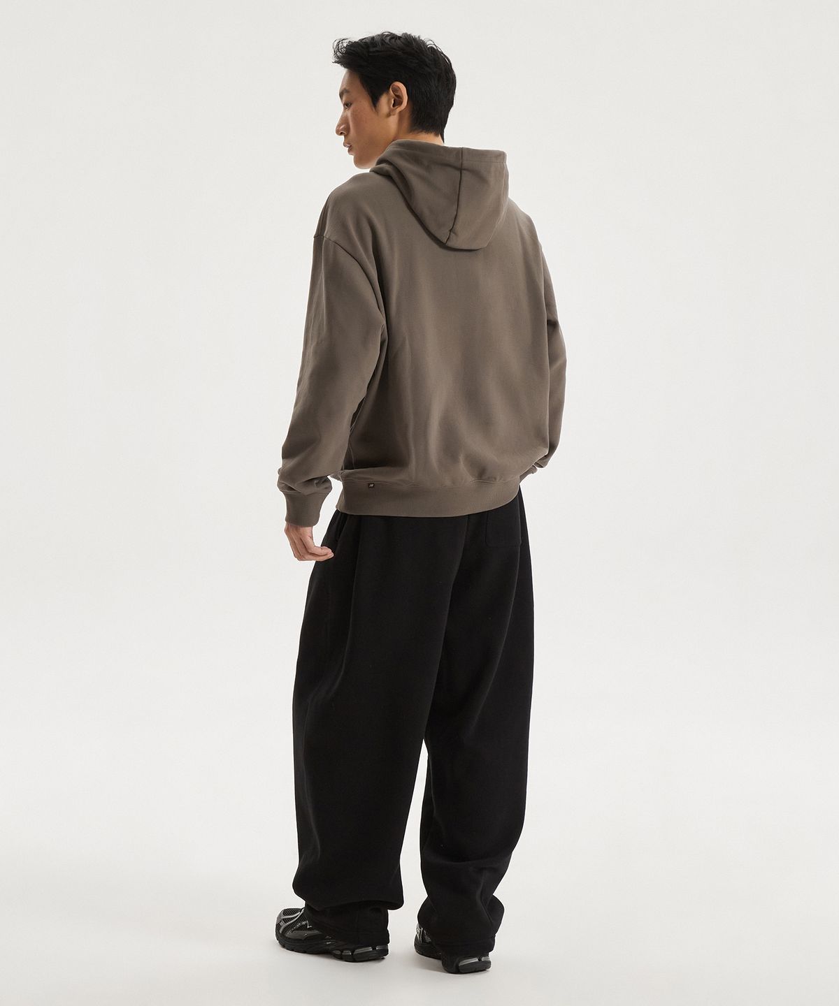 뉴발란스(NEW BALANCE) NBN0G11203 / UNI 에센셜 스몰로고 후드티 (KHAKI)