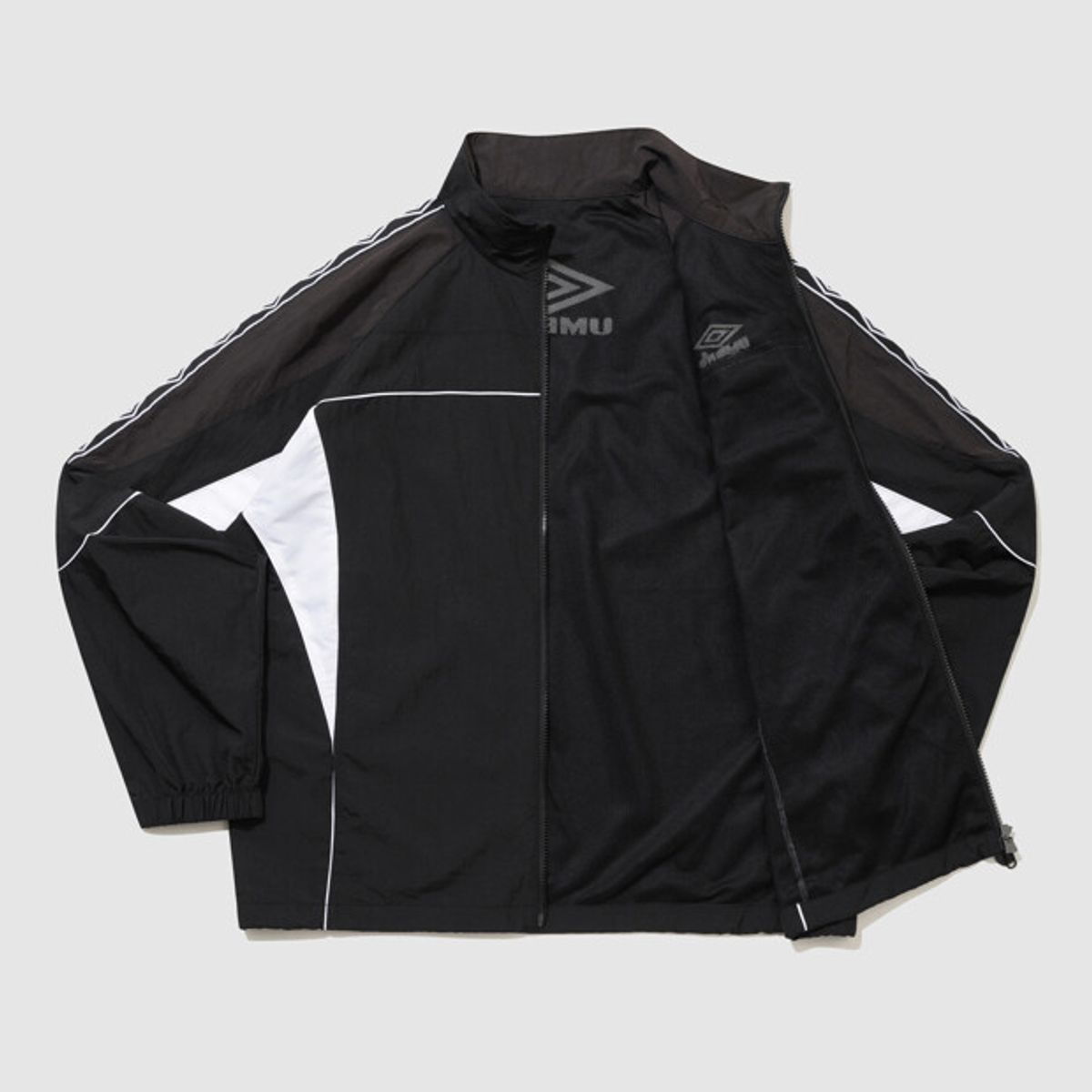 엄브로(UMBRO) HBL OG 스탠넥 바람막이 자켓 블랙 UR121CJK23