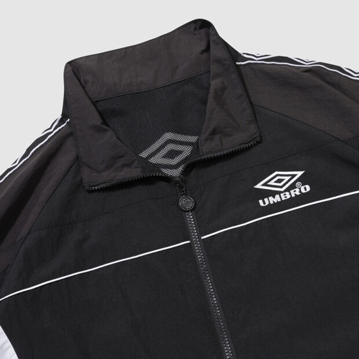 엄브로(UMBRO) HBL OG 스탠넥 바람막이 자켓 블랙 UR121CJK23