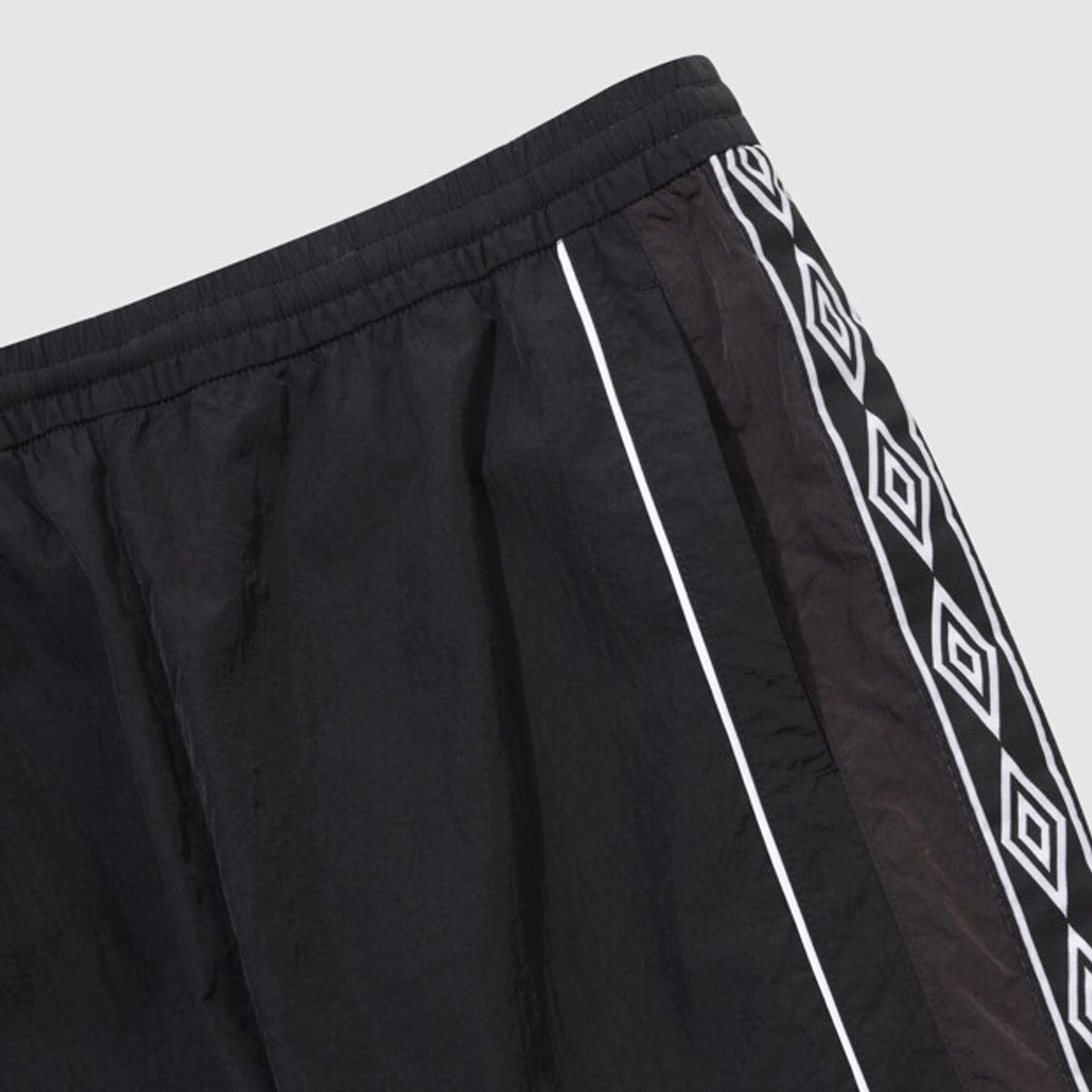 엄브로(UMBRO) HBL OG 우븐 조거 팬츠 블랙 UR121CPT23