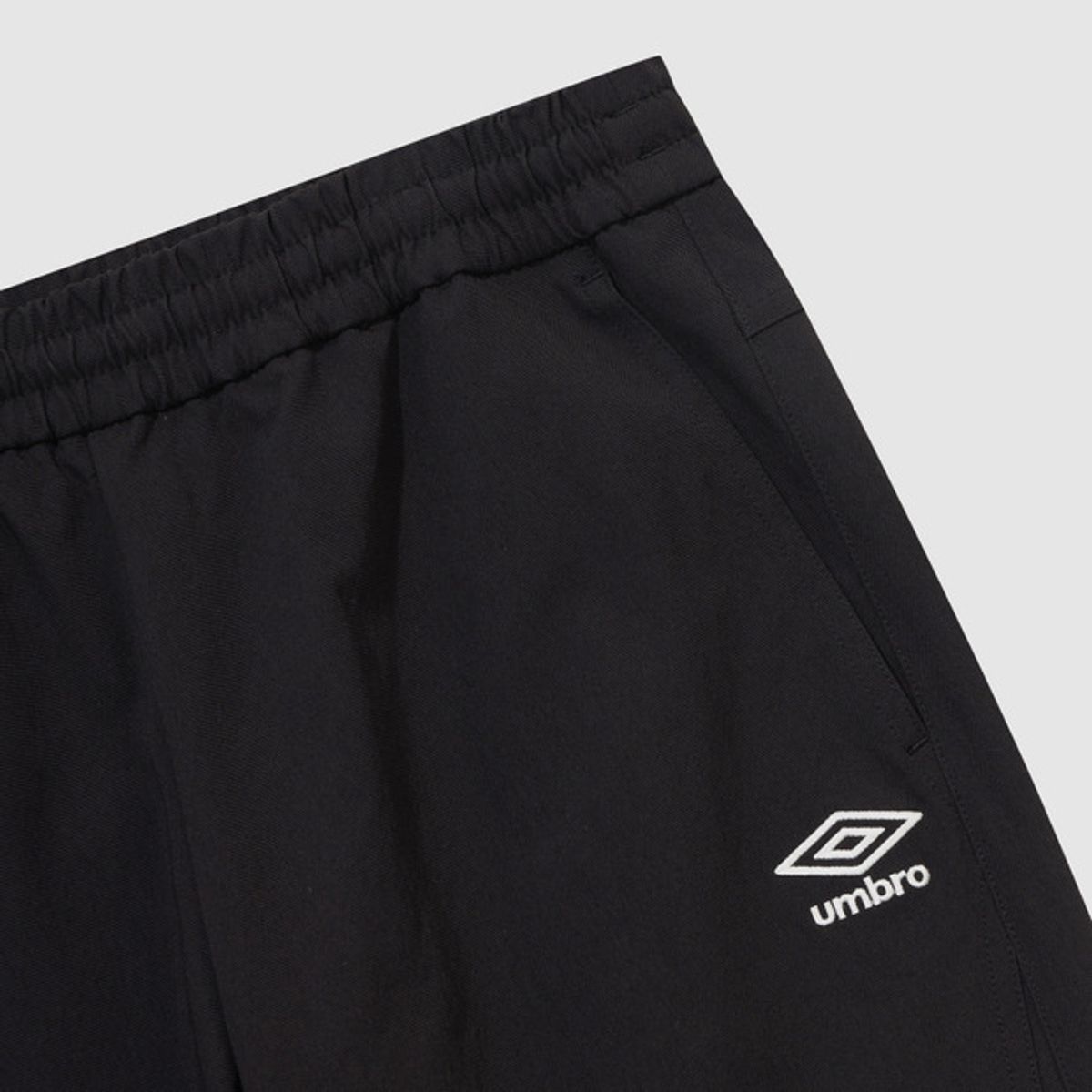 엄브로(UMBRO) 캐주얼 스판 테이퍼드 팬츠 블랙 UR123CPT13