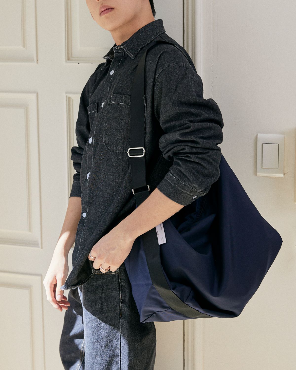 프로젝트 1907(PROJECT1907) [PLASTIC] Hobo Bag (Navy)