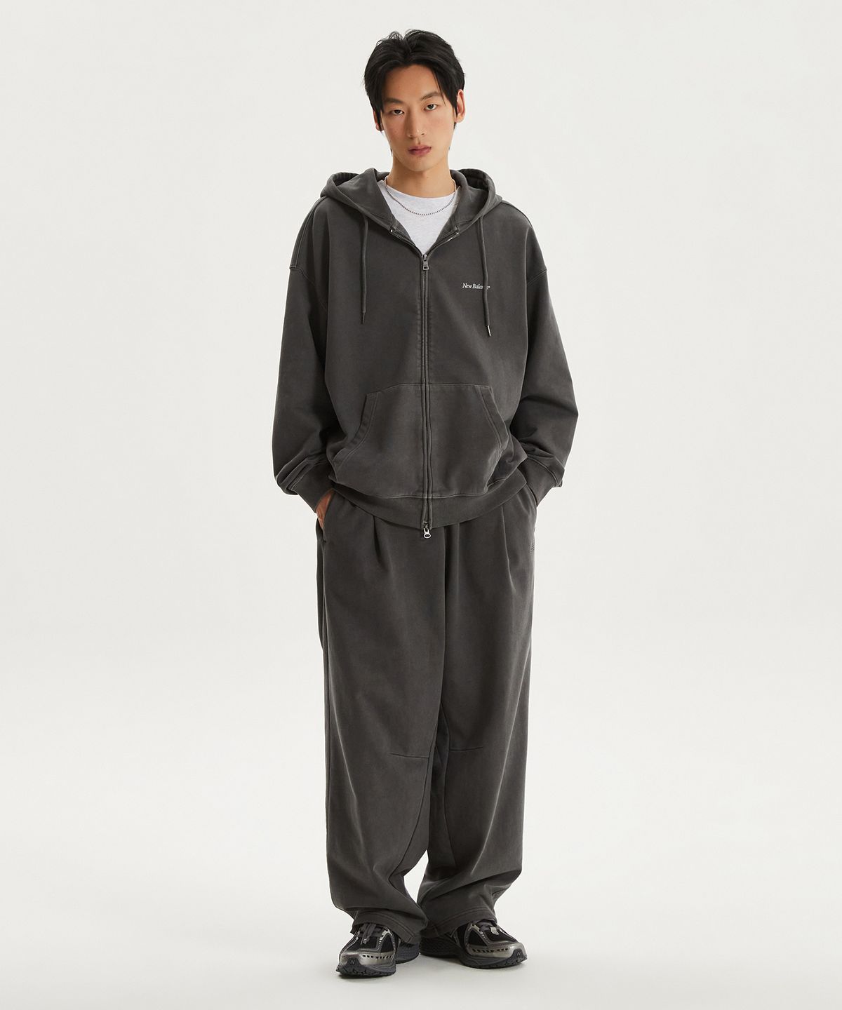 뉴발란스(NEW BALANCE) NBMDG11223 / UNI Ndurance 레터링 워시드 논기모 후드집업 (CHARCOAL)