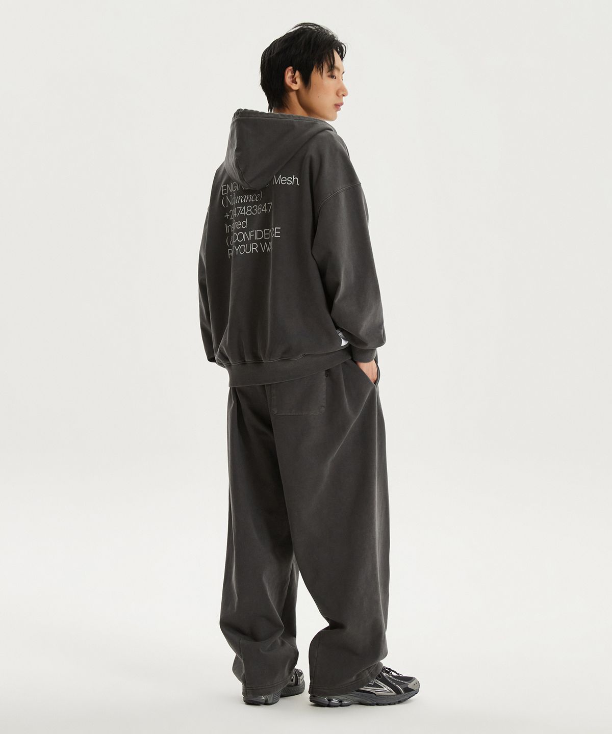 뉴발란스(NEW BALANCE) NBMDG11223 / UNI Ndurance 레터링 워시드 논기모 후드집업 (CHARCOAL)