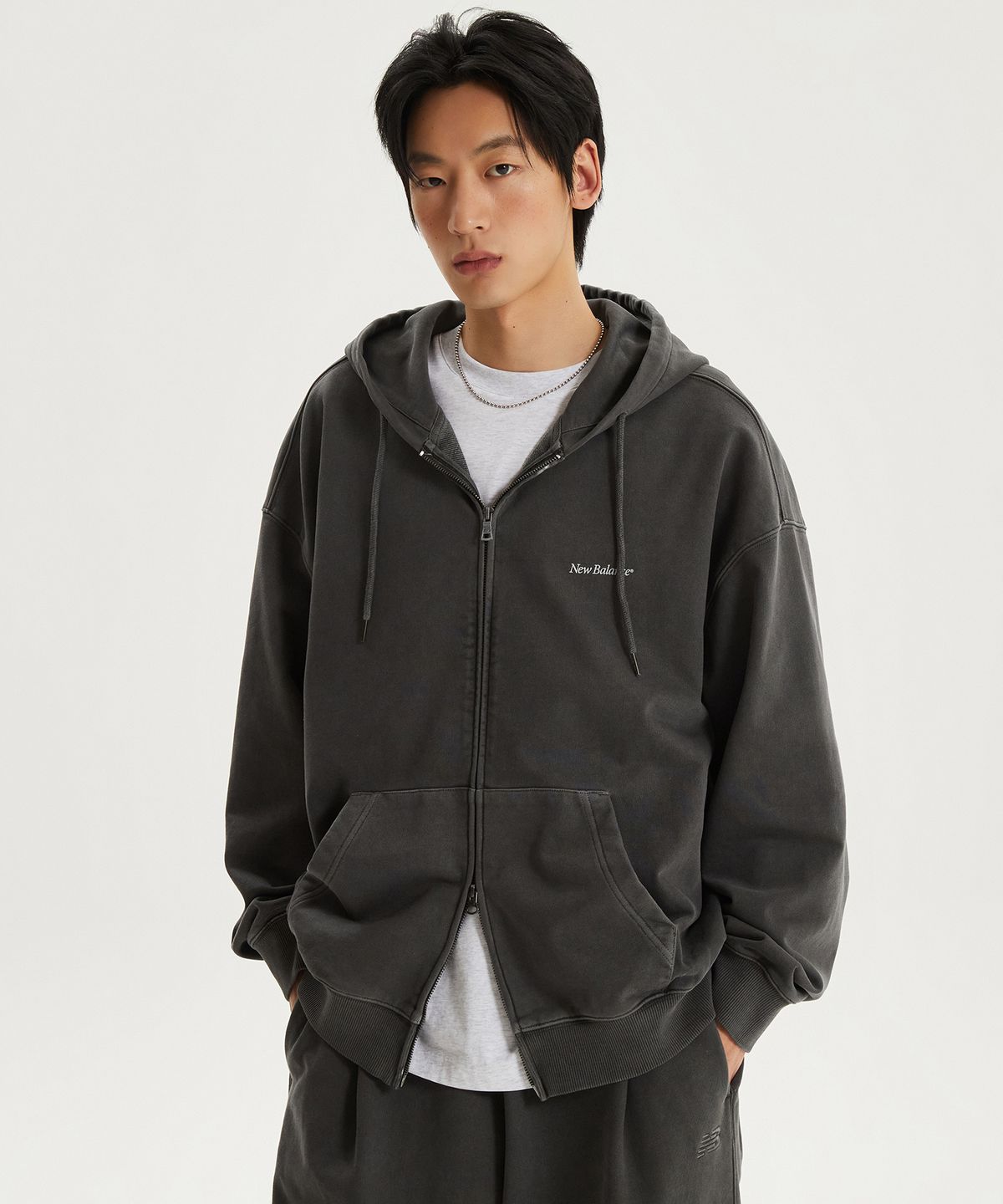 뉴발란스(NEW BALANCE) NBMDG11223 / UNI Ndurance 레터링 워시드 논기모 후드집업 (CHARCOAL)