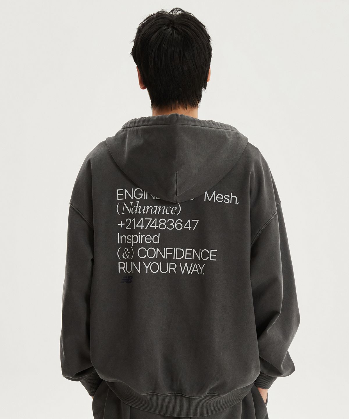 뉴발란스(NEW BALANCE) NBMDG11223 / UNI Ndurance 레터링 워시드 논기모 후드집업 (CHARCOAL)