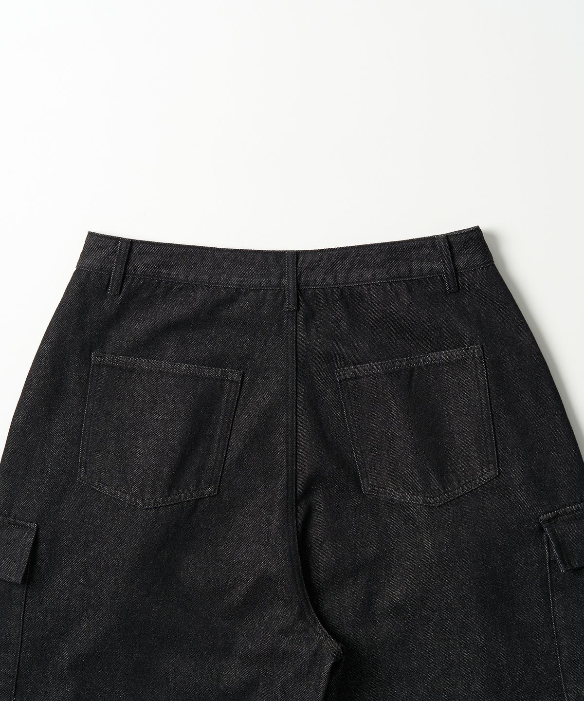 엑스컨테이너(EXCONTAINER) 로우 벌룬 카고 데님 팬츠 (BLACK)