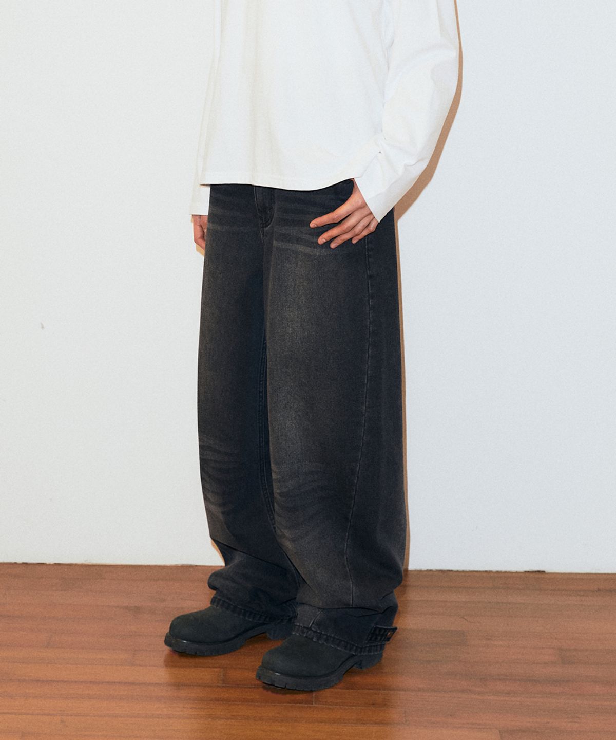 마하그리드(MAHAGRID) SOLAR EMB DENIM PANT BLACK(MG2GSMD110A)
