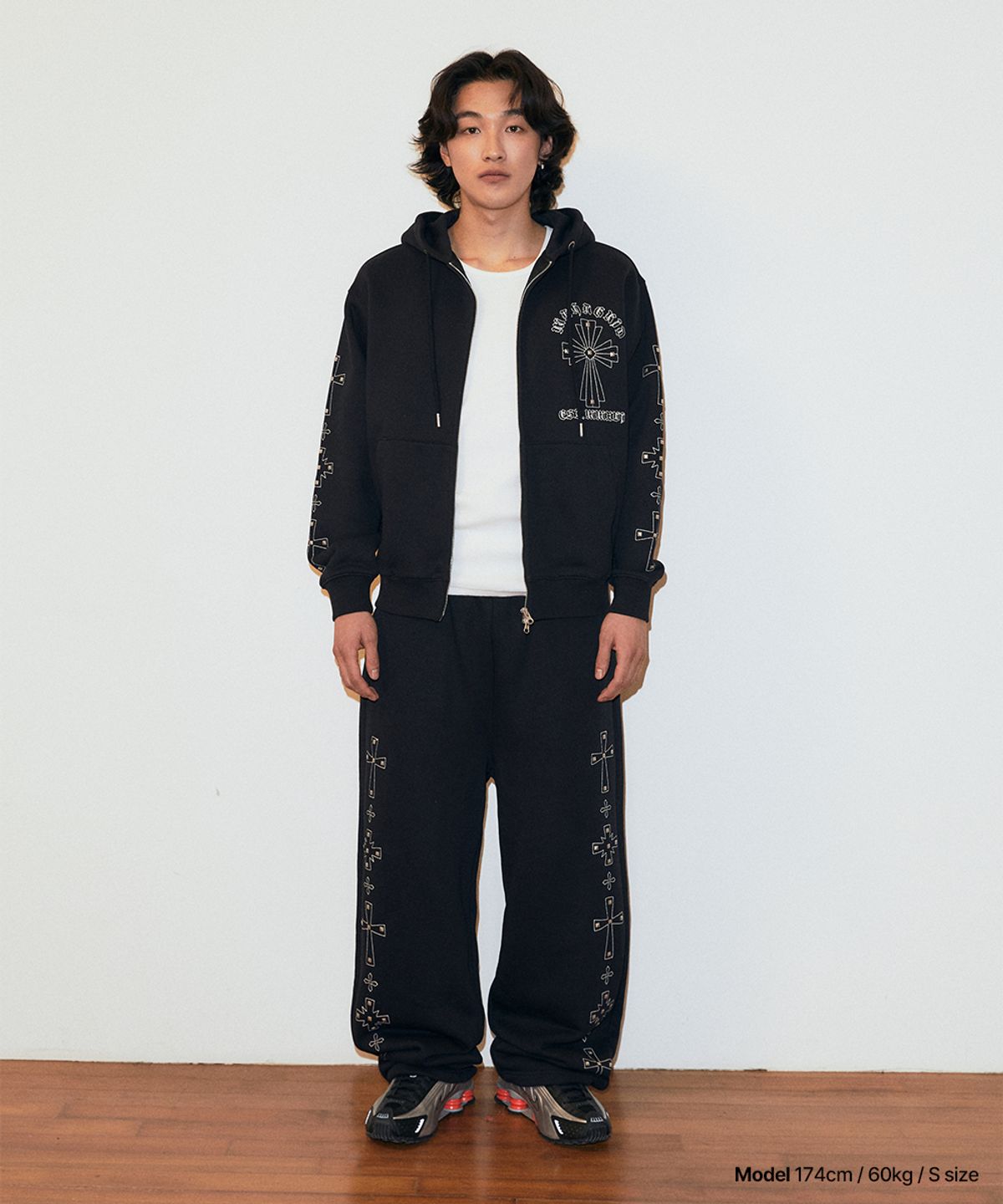 마하그리드(MAHAGRID) CROSS STUD HOOD ZIP UP BLACK(MG2GSMM480A)
